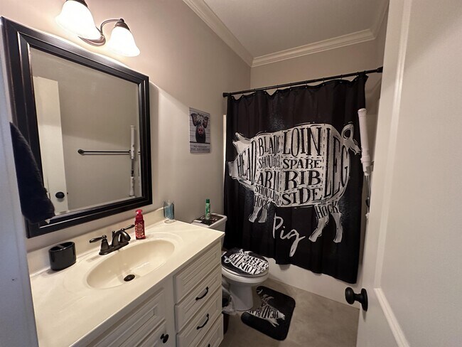 Building Photo - 1929 Leighton Dr