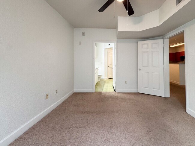 Building Photo - Perfectly priced 1/1 in heart of Downtown Orlando