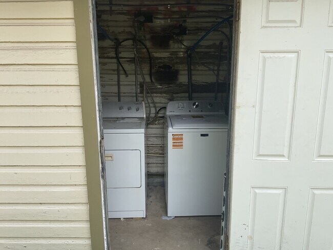 Building Photo - 1 Bedroom Close to SAC/Alamo Heights