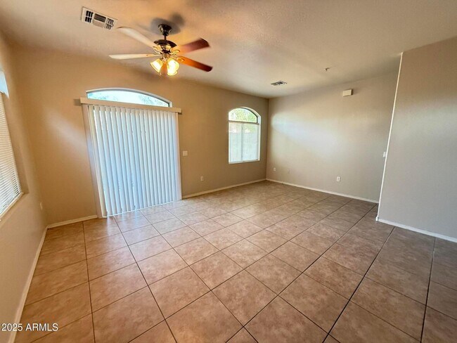 Building Photo - 2150 E Bell Rd