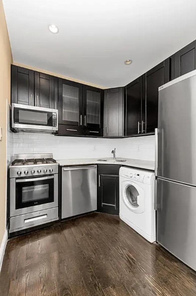 Building Photo - 448 W 19th St