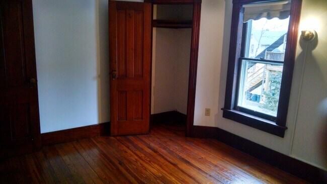 center bedroom - 506 Brown St