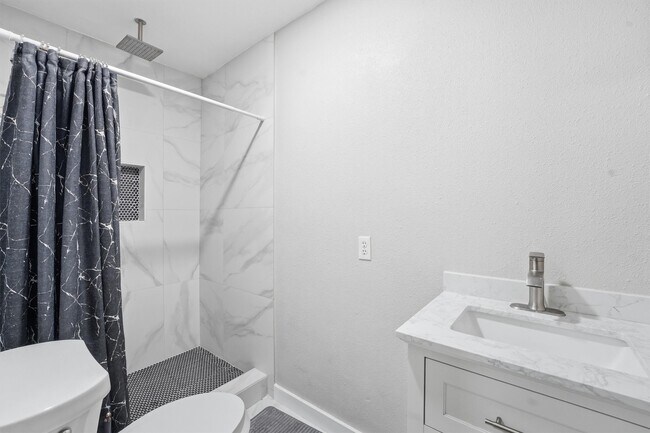 Building Photo - 2051 Shadow Rock Dr
