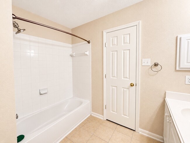 Building Photo - 26 Prairie Oak Dr
