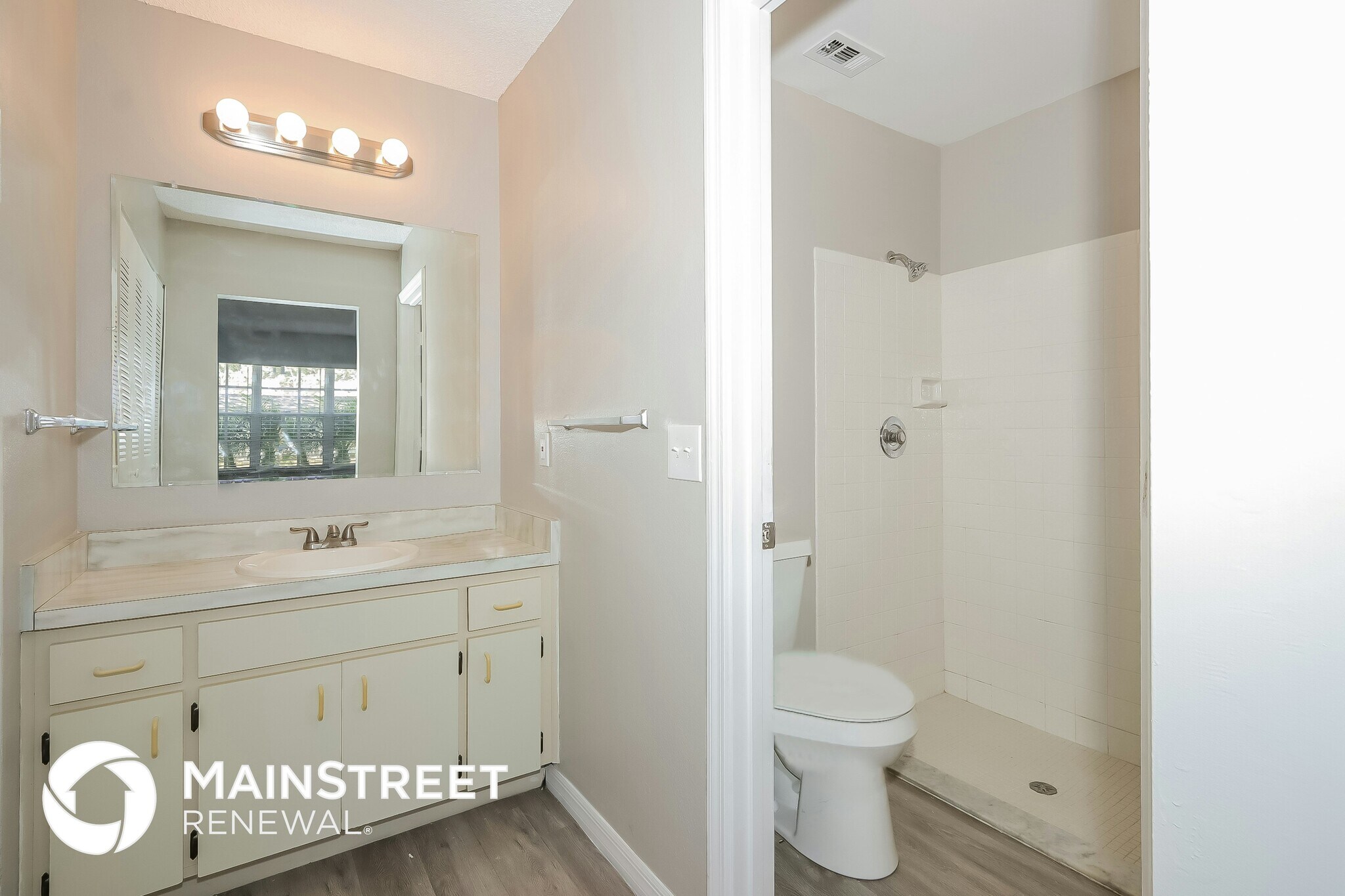 Building Photo - 3182 SE East Blackwell Dr