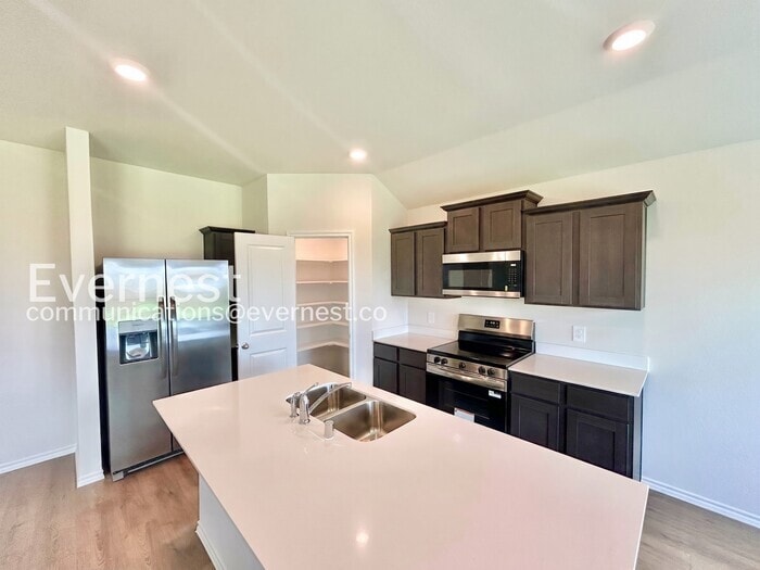 Building Photo - 324 Wild Rose Wy