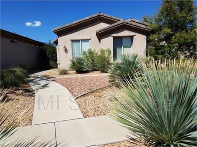 Primary Photo - 3753 E Canyon Crest Ave