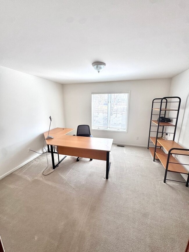 Building Photo - GRAND FIVE BEDROOM HOME