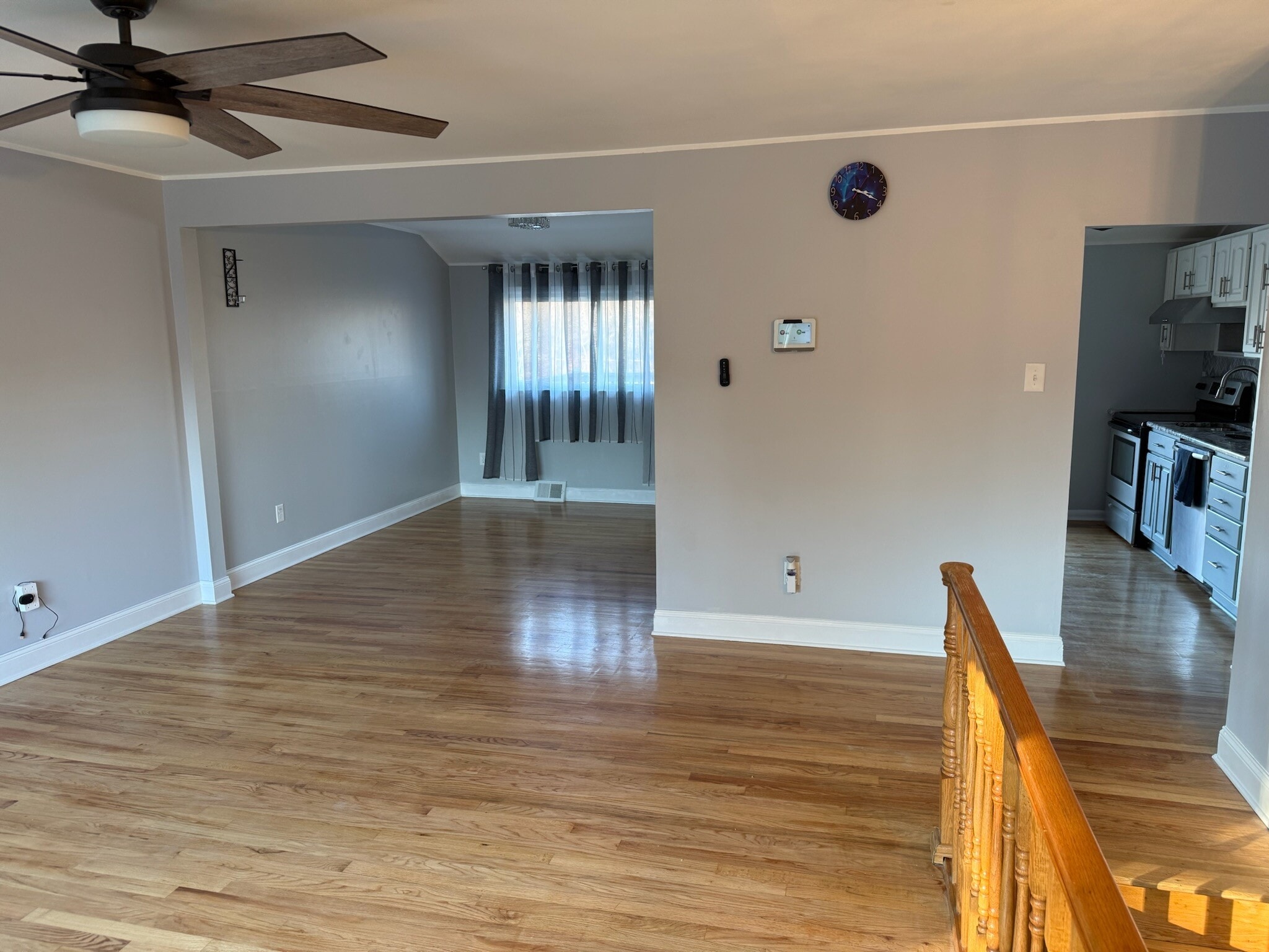 Living room - 256 S Dillwyn Rd