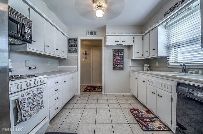 Building Photo - 4 br, 3 bath House - 4910 44th Street