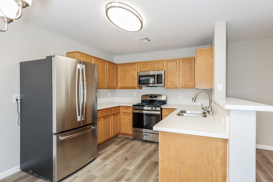 Building Photo - 5014 Sapphire Light St