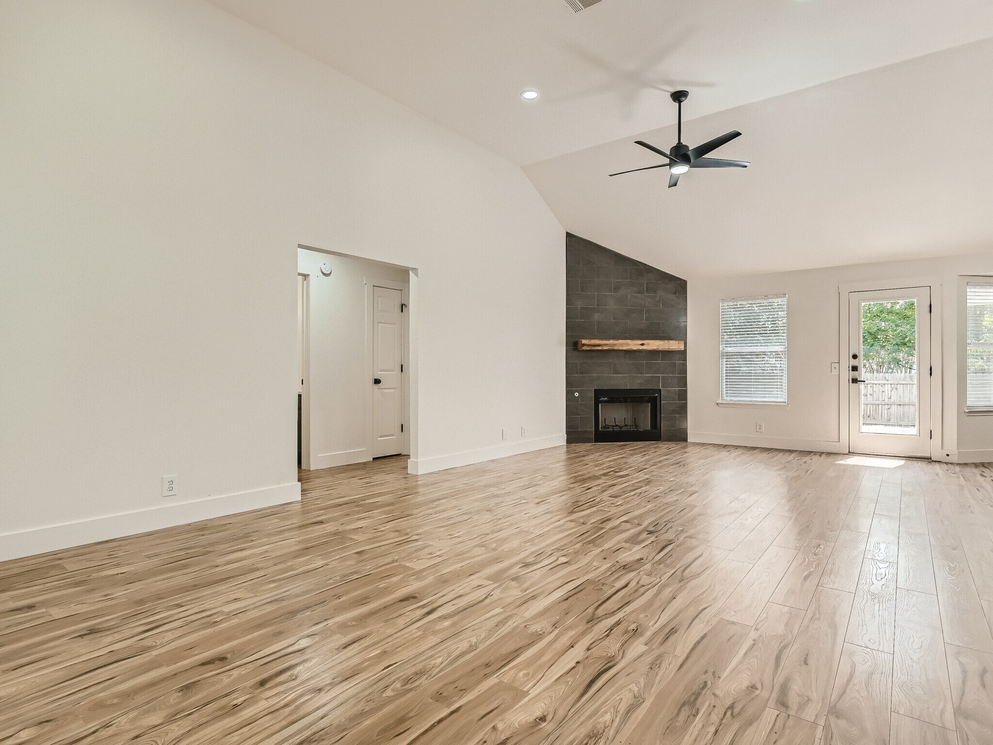 Building Photo - 116 Meadowside Dr