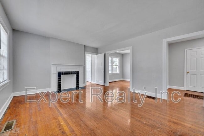 Building Photo - 4807 Terrace M