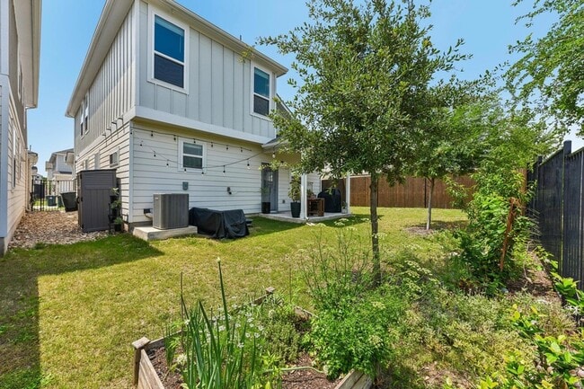 Building Photo - 9901 Thane Way