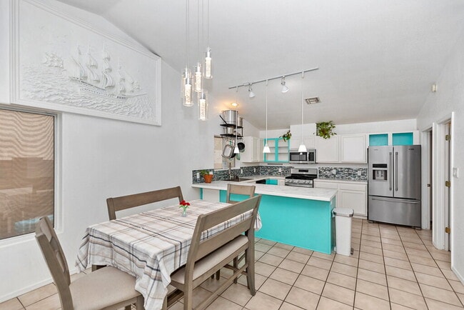 Building Photo - "3-Bedroom, 2-Bathroom Solar Home with a Pool in Mesa Del Sol!"