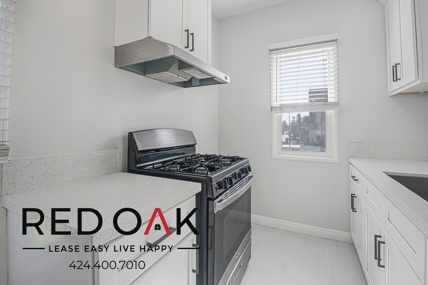 Building Photo - 855 Irolo St