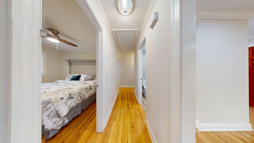 Building Photo - Totally Updated Home on Oak Bowery