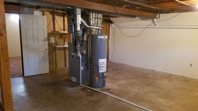 Building Photo - 8510 W Maple St