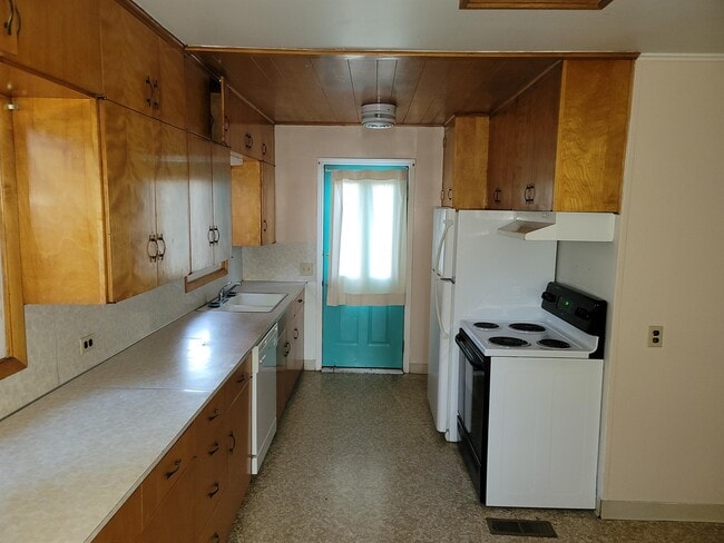 Building Photo - 711 Sanford Ave