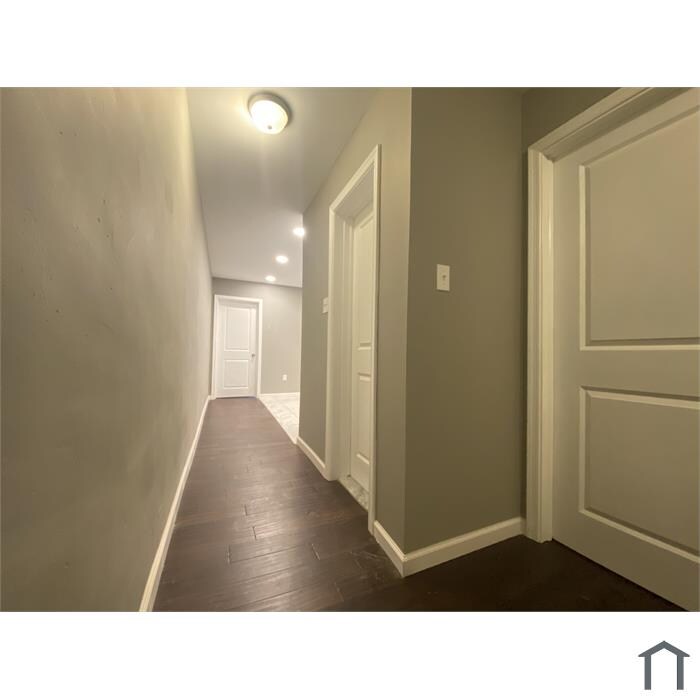 Building Photo - 59 N 61st St