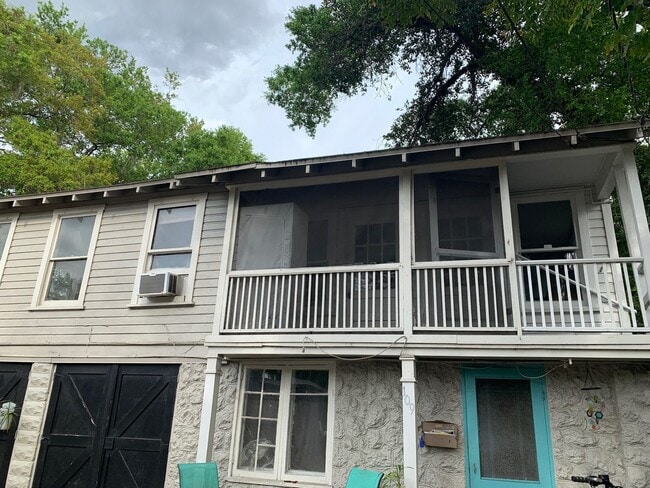 Building Photo - Bright Top-Floor 1 Bedroom in the Heart of Thornton Park! Walk to Lake Eola!