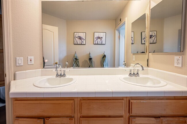 Building Photo - Resort-Style Encinitas Estate with Pool UNFURNISHED
