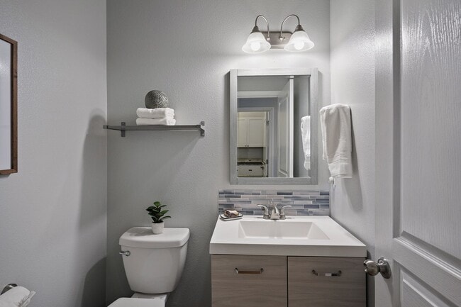 Building Photo - Updated home in Gardenside!