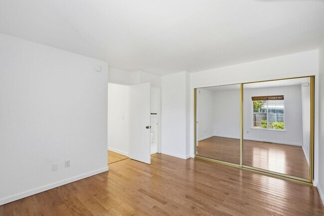 Building Photo - Remodeled 2 Bed, 2 Bath Townhouse in Petaluma's Morningstar Community