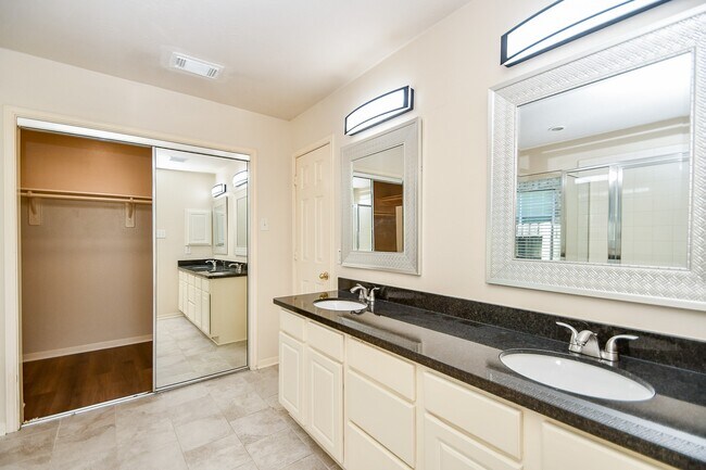 Building Photo - 1310 Lake Edinburg Ct