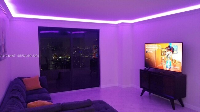 Building Photo - 2500 Parkview Dr