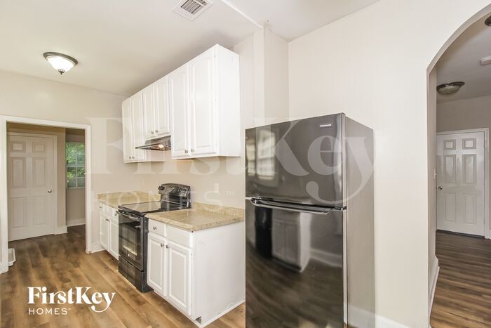 Building Photo - 1387 Beecher St SW
