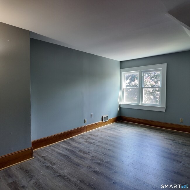 Building Photo - 553 Townsend Ave