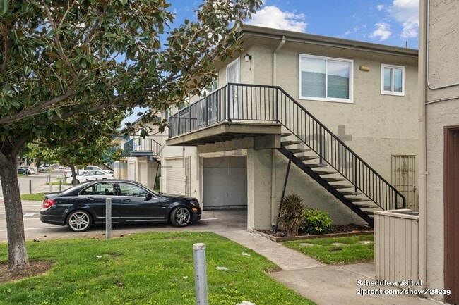 Building Photo - 2123 Peppertree Way