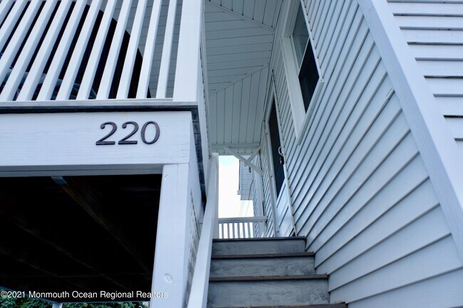 Building Photo - 220 Lincoln Ave
