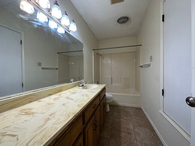 Building Photo - BRO314-316