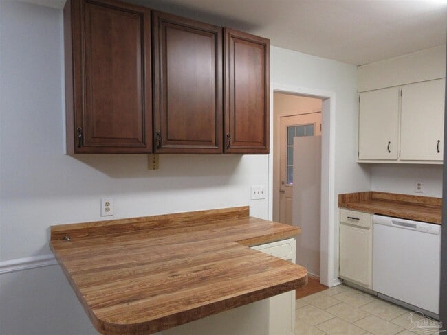 Building Photo - 5060 Saints Ln