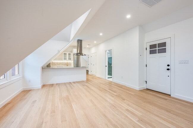 Building Photo - 79 Dana St