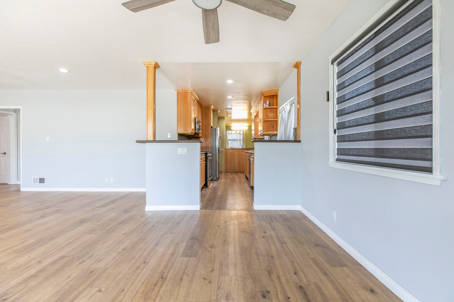 Building Photo - 10430 Langdon Ave