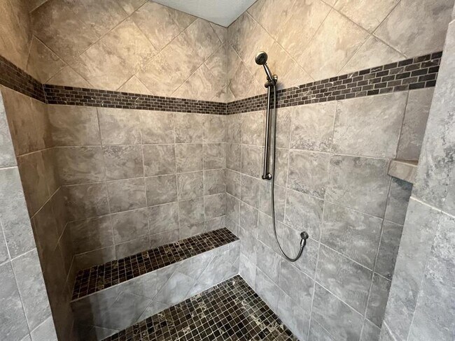 Building Photo - 2360 NW 19th St