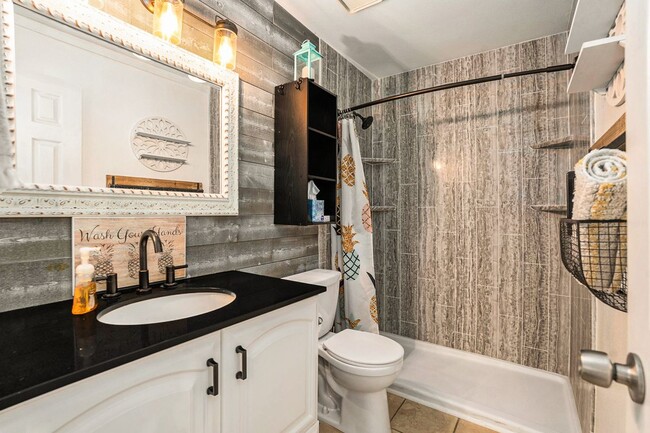Building Photo - 5727 Biscayne Ct