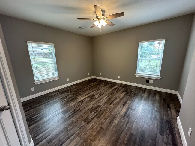 Building Photo - Newer 2-Bed 2-Bath home with high end fini...