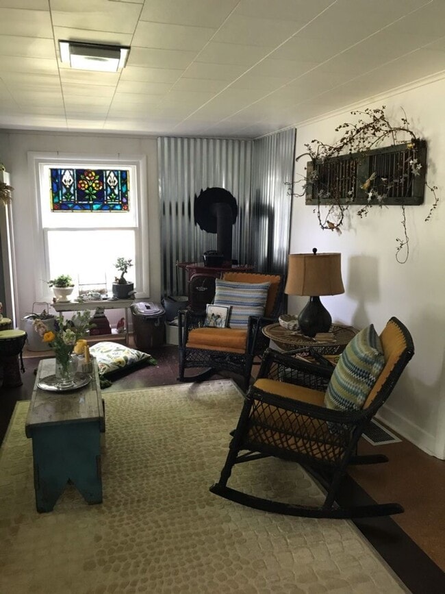 Building Photo - Large Four Bedroom Farmhouse in Chelsea!