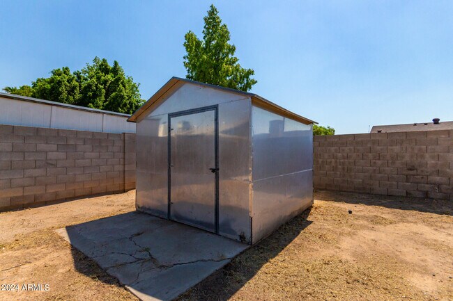 Building Photo - 3827 W Meadow Dr