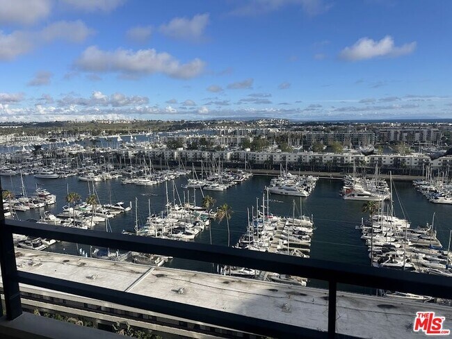 Building Photo - 4314 Marina City Dr