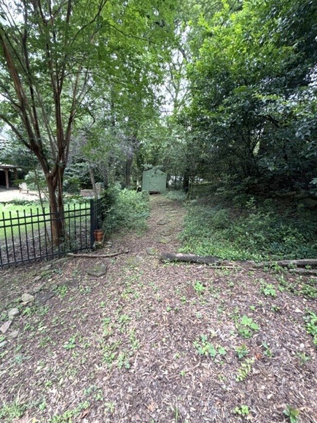 Building Photo - Beautiful and Spacious Home in Historic Bellwood in Downtown Northport