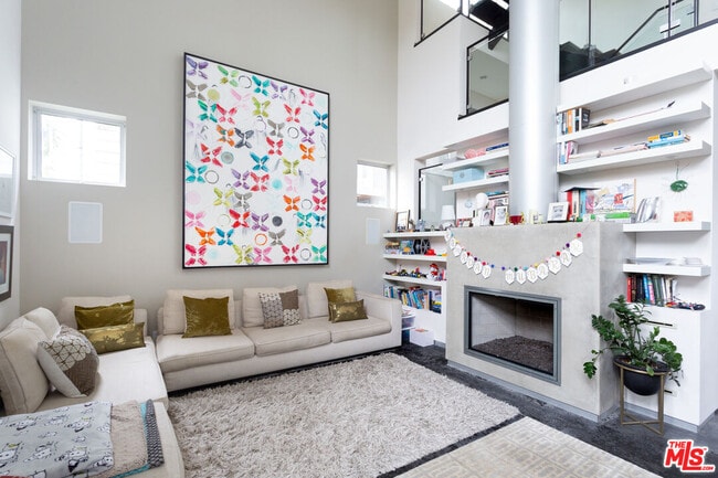 Primary Photo - 1917 Alberta Ave