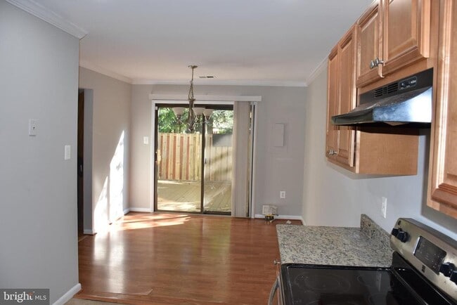 Building Photo - 10665 Myrtle Oak Ct