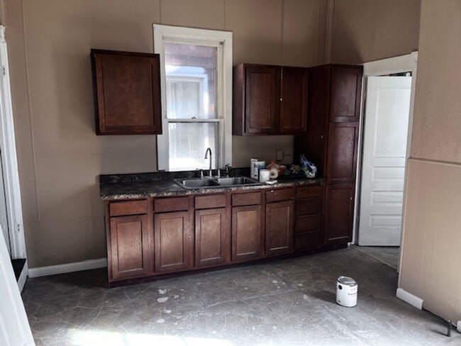 Building Photo - House for Rent 3 BR / 1 BA