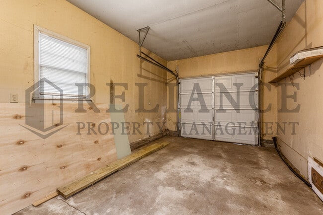 Building Photo - 3419 S Glenn Ave