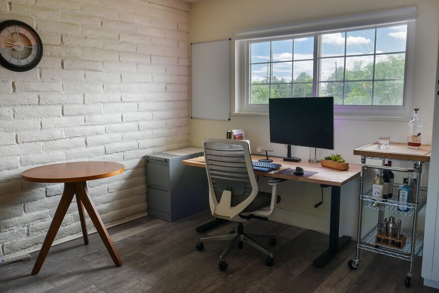 Living Room 4 - 6800 E Tennessee Ave